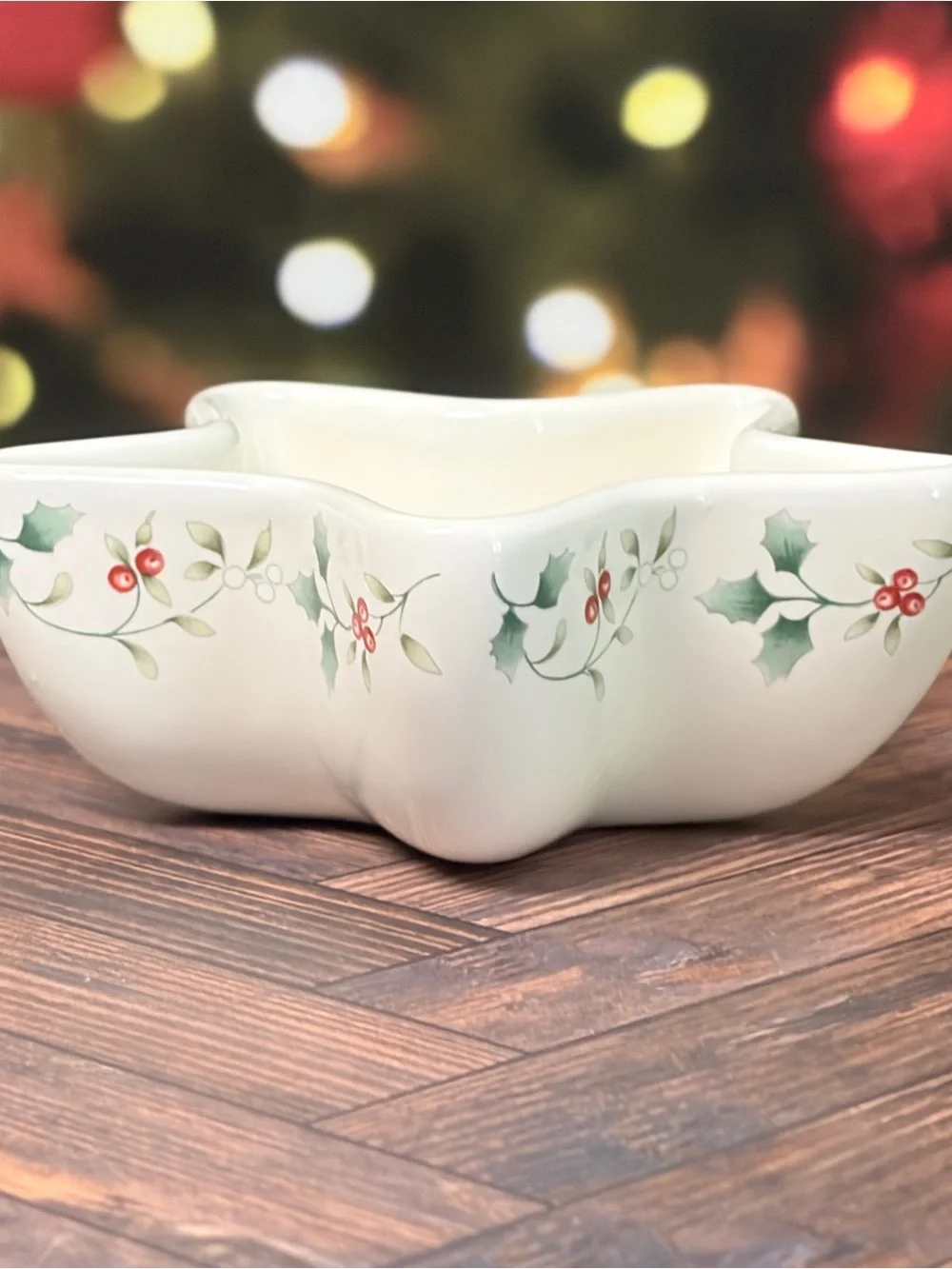 Pfaltzgraff Winterberry Star Shaped Serving Bowl Christmas Holly Dish
